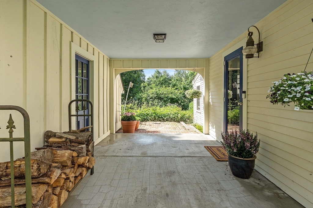 Harvard, Massachusetts, 01451, United States, 4 Bedrooms Bedrooms, ,3 BathroomsBathrooms,Residential,For Sale,1895832