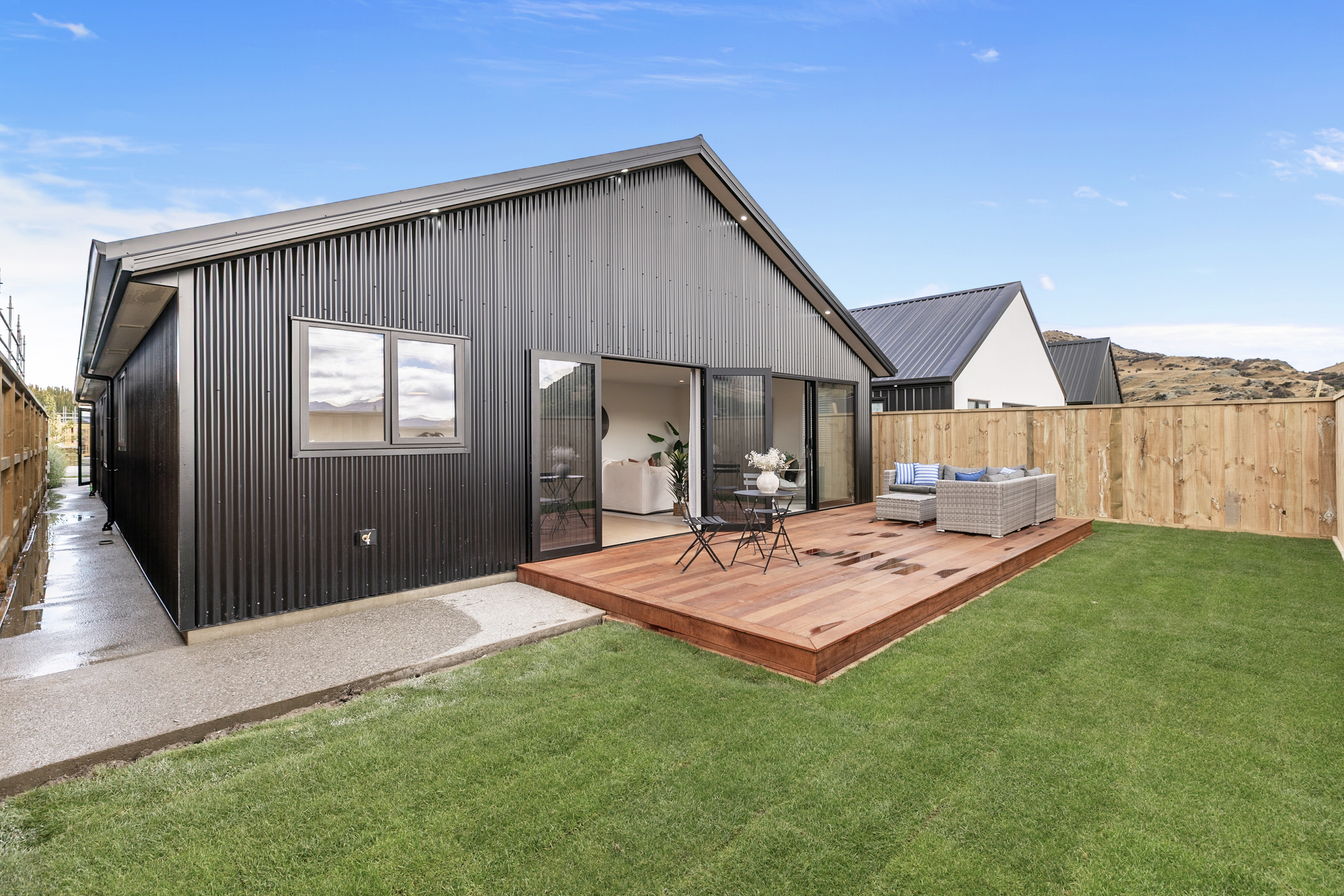  Home and Income - Done Brilliantly - 物件實景