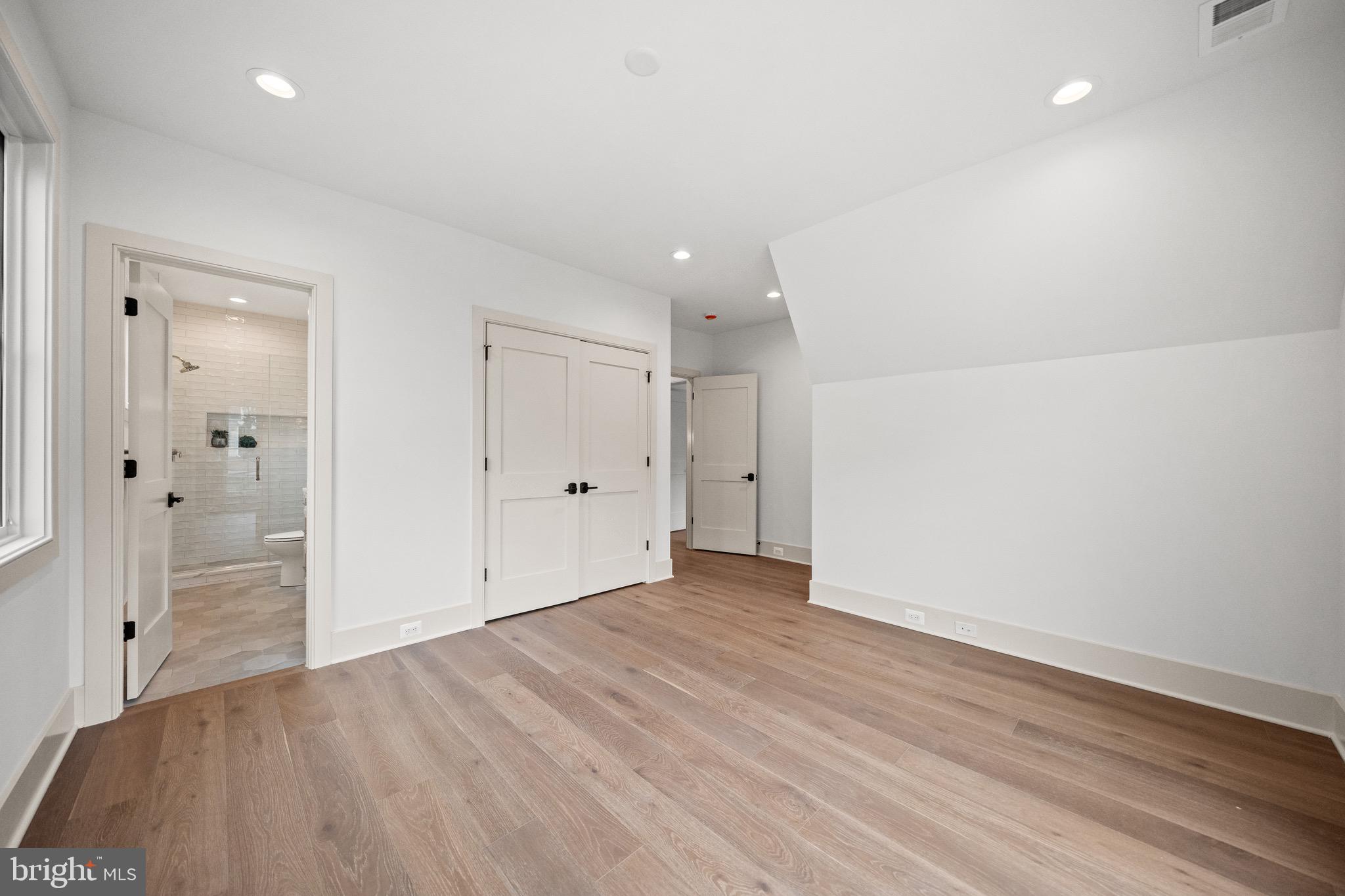 Arlington, Virginia, 22207, United States, 4 Bedrooms Bedrooms, ,5 BathroomsBathrooms,Residential,For Sale,1990203