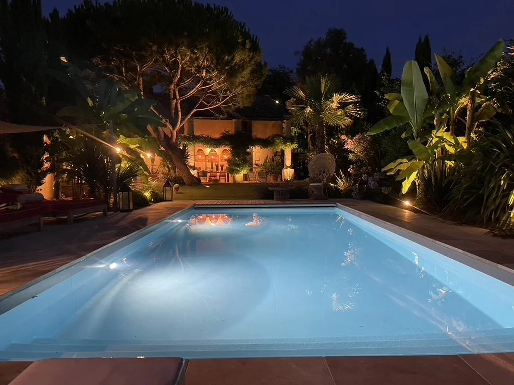 Bordeaux, New Aquitaine, 33000, FR, 4 Bedrooms Bedrooms, ,2 BathroomsBathrooms,Residential,For Sale,1996155