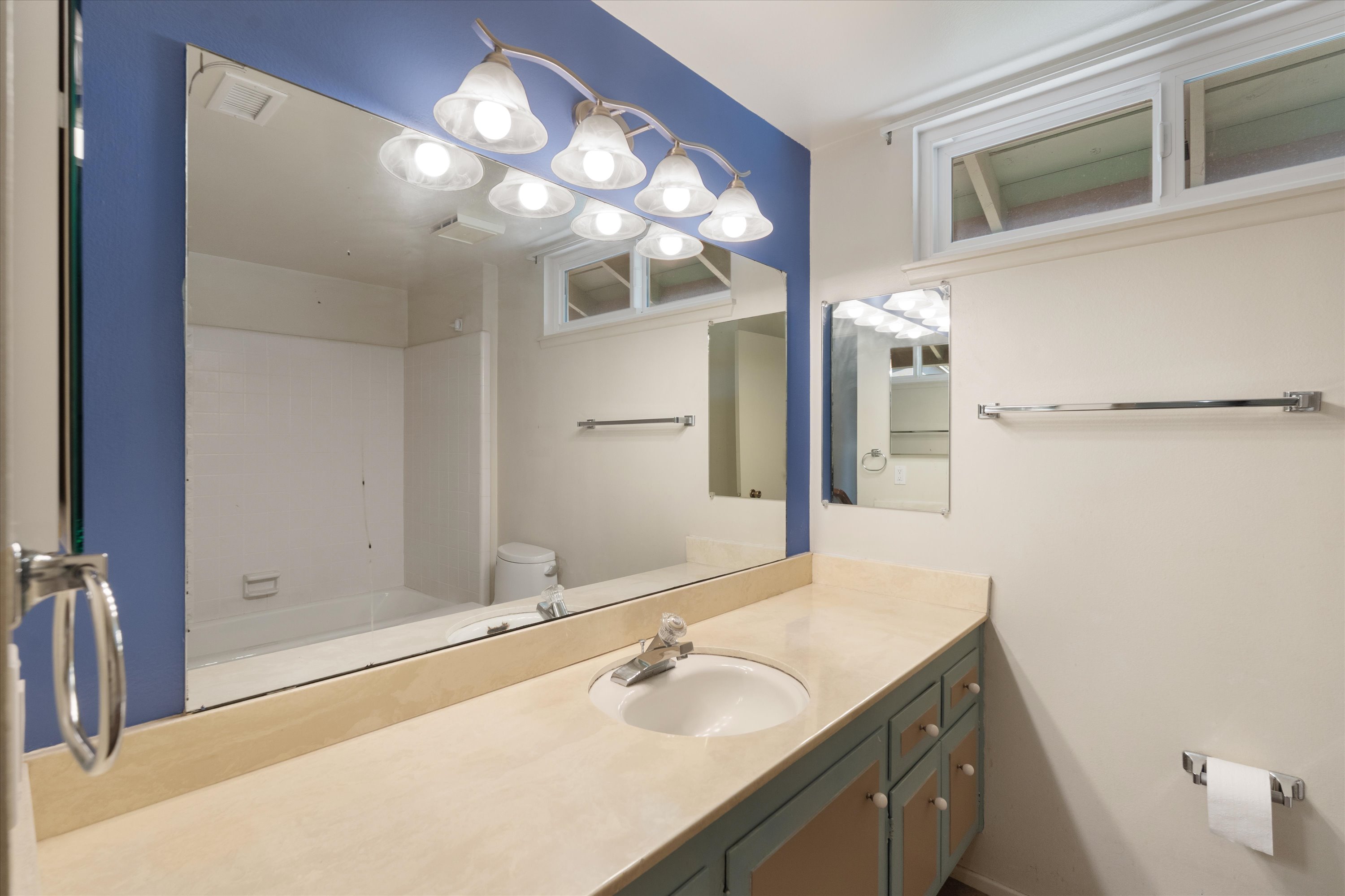 Thousand Oaks, California, 91360, United States, 5 Bedrooms Bedrooms, ,3 BathroomsBathrooms,Residential,For Sale,1895028