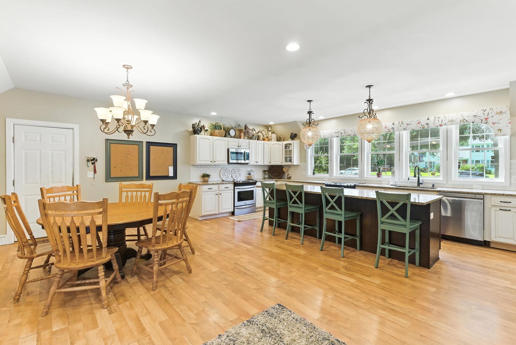 Plaistow, New Hampshire, 03865, United States, 4 Bedrooms Bedrooms, ,3 BathroomsBathrooms,Residential,For Sale,1987491