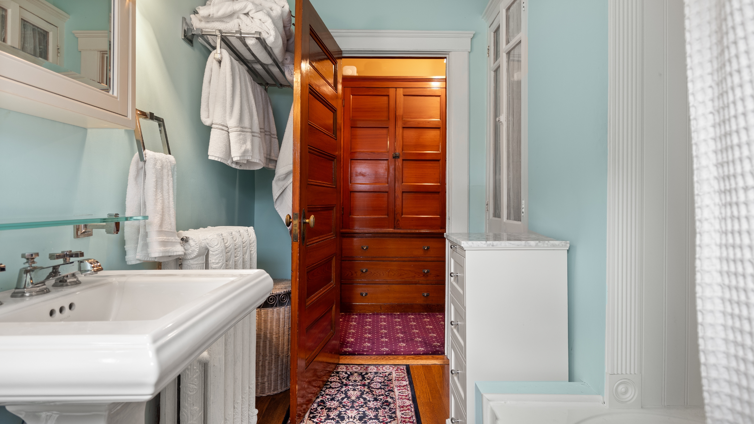  Charming In-Town Victorian with Large Carriage House - 物件實景