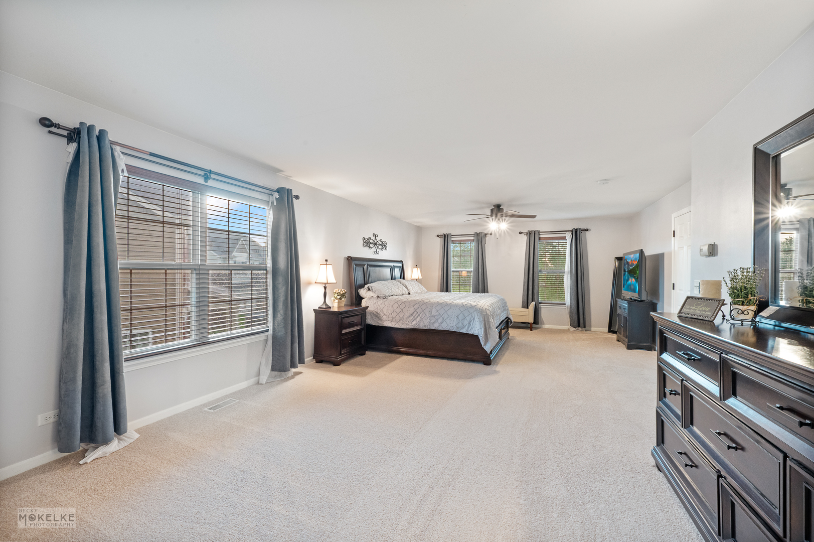 Oswego, Illinois, 60543, United States, 5 Bedrooms Bedrooms, ,3 BathroomsBathrooms,Residential,For Sale,1955340