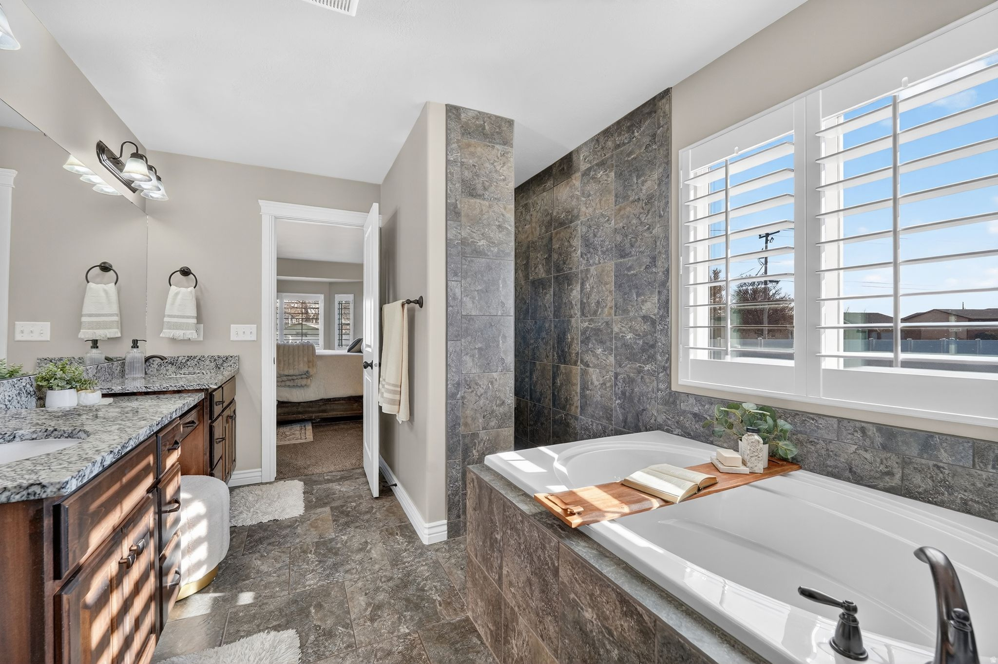 Syracuse, Utah, 84075, United States, 5 Bedrooms Bedrooms, ,3 BathroomsBathrooms,Residential,For Sale,2003414