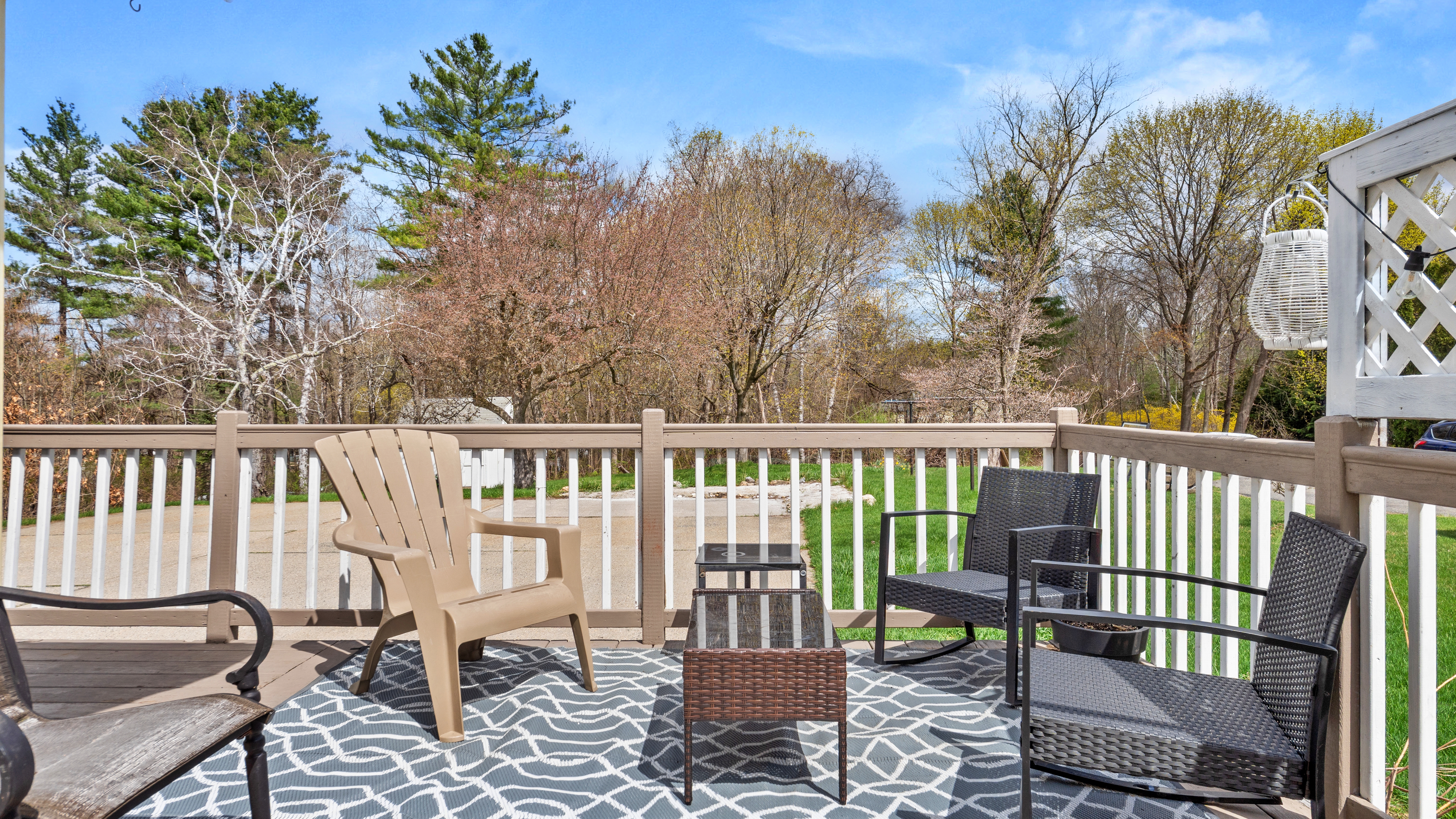  3-Bed Near Downtown Pittsfield  Open Layout & Back Deck - 物件實景