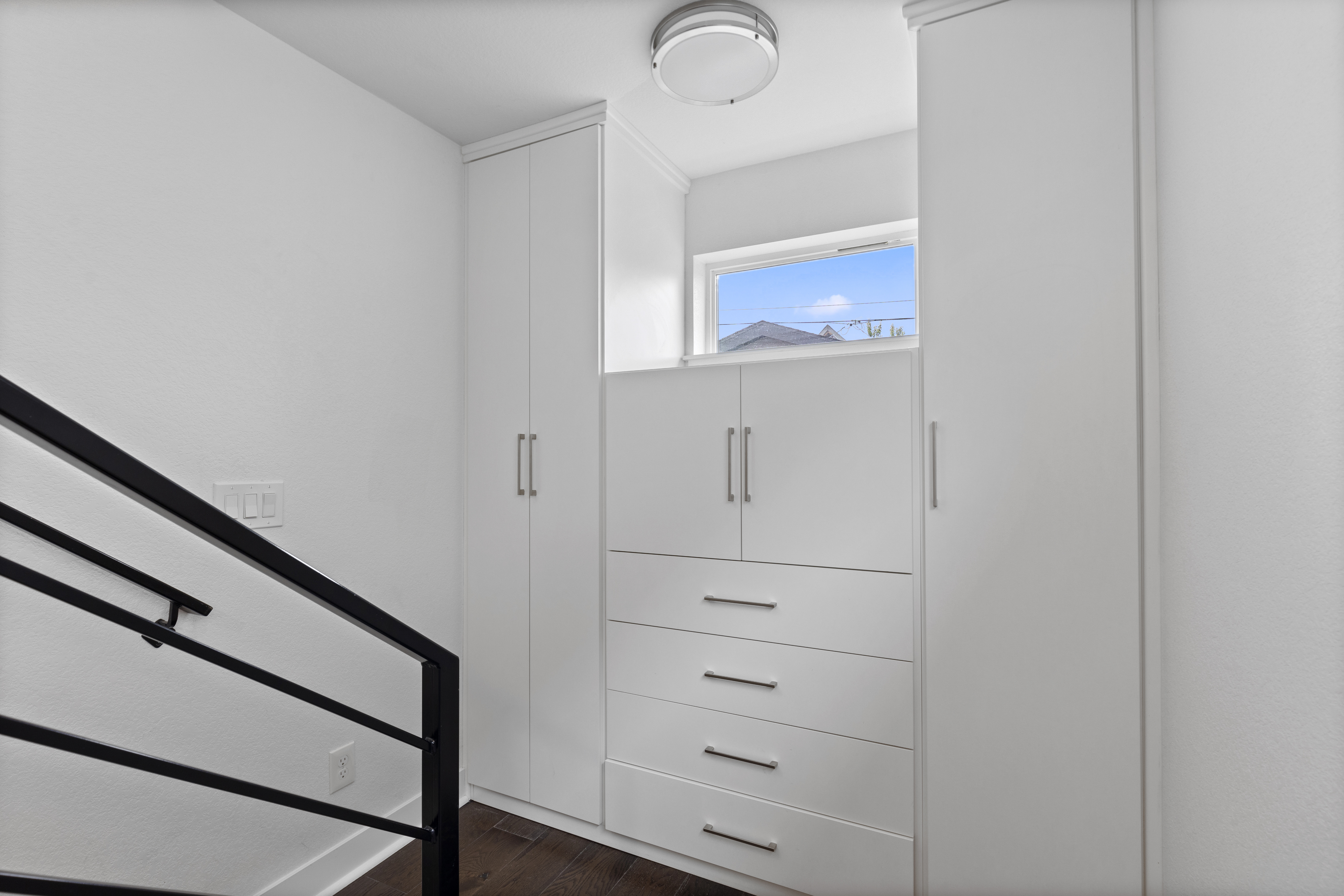  Sleek, architecturally refined end-unit duplex - 物件實景