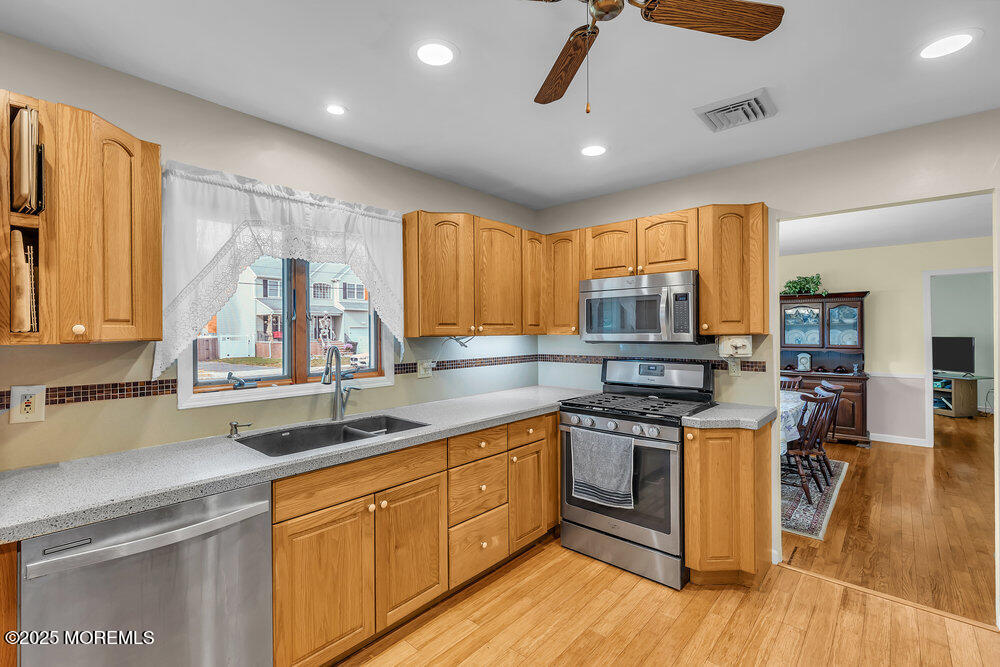 Hazlet, New Jersey, 07734, United States, 4 Bedrooms Bedrooms, ,2 BathroomsBathrooms,Residential,For Sale,1968911