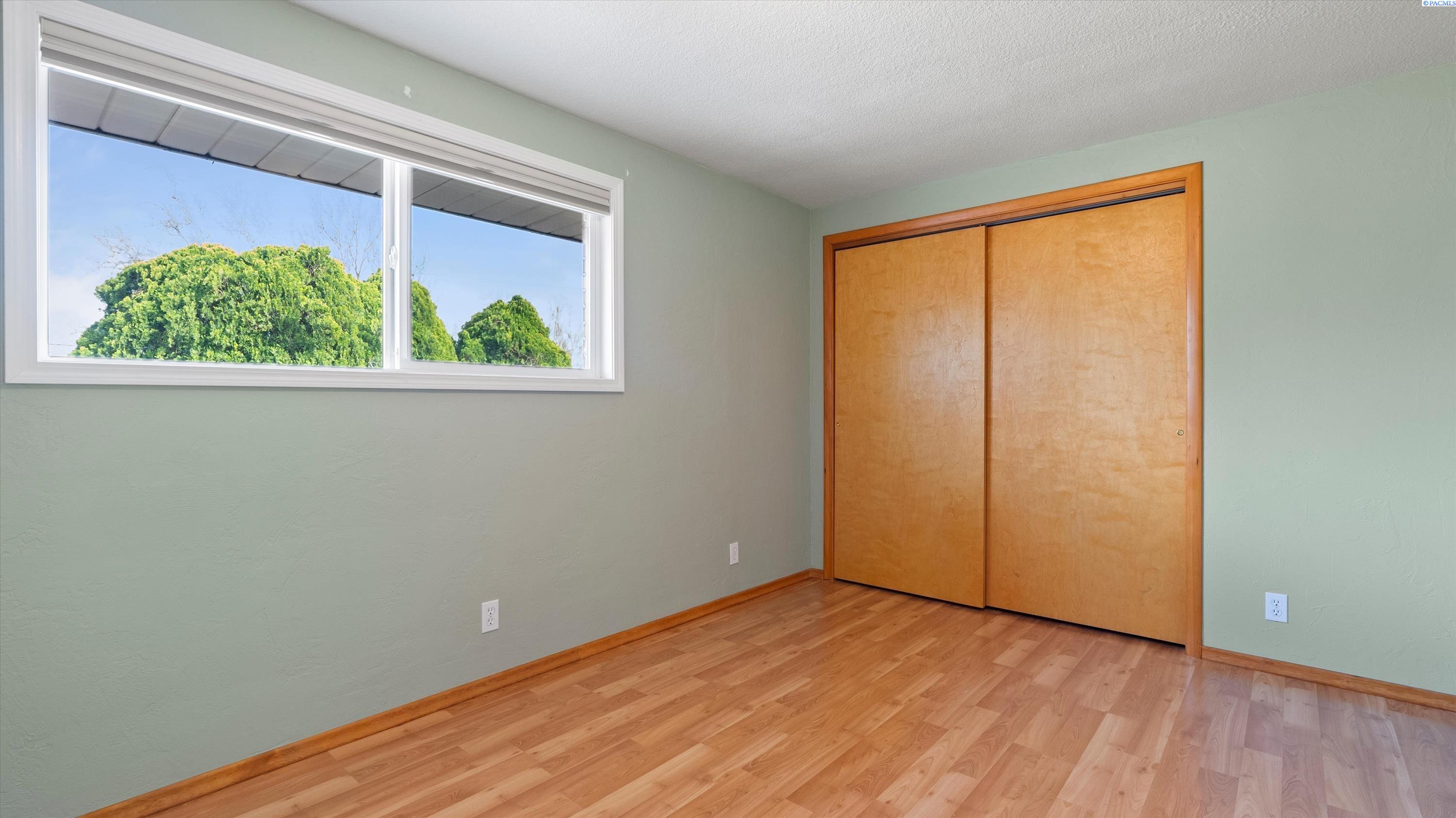 Kennewick, Washington, 99337, United States, 4 Bedrooms Bedrooms, ,2 BathroomsBathrooms,Residential,For Sale,1939902