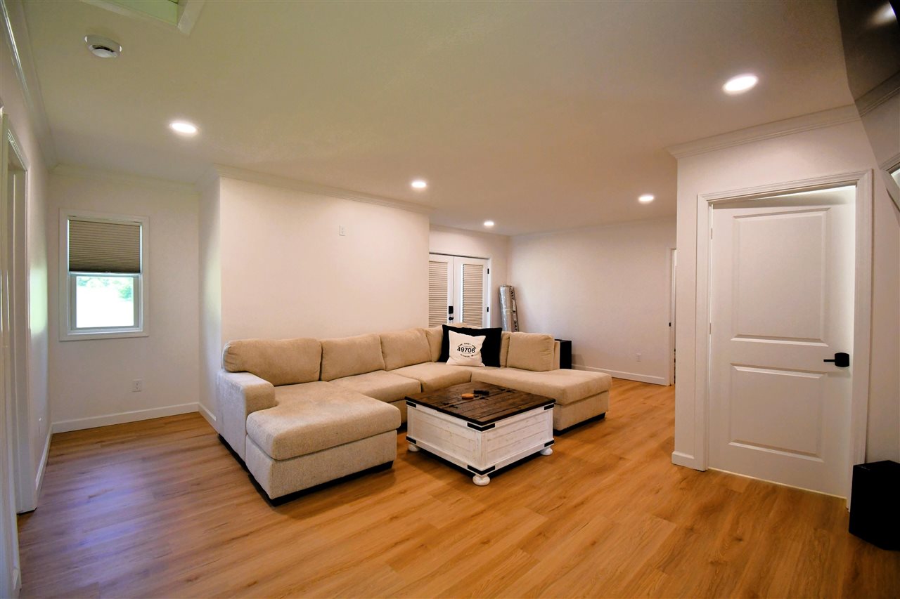 Alanson, Michigan, 49706, United States, 5 Bedrooms Bedrooms, ,3 BathroomsBathrooms,Residential,For Sale,1876087