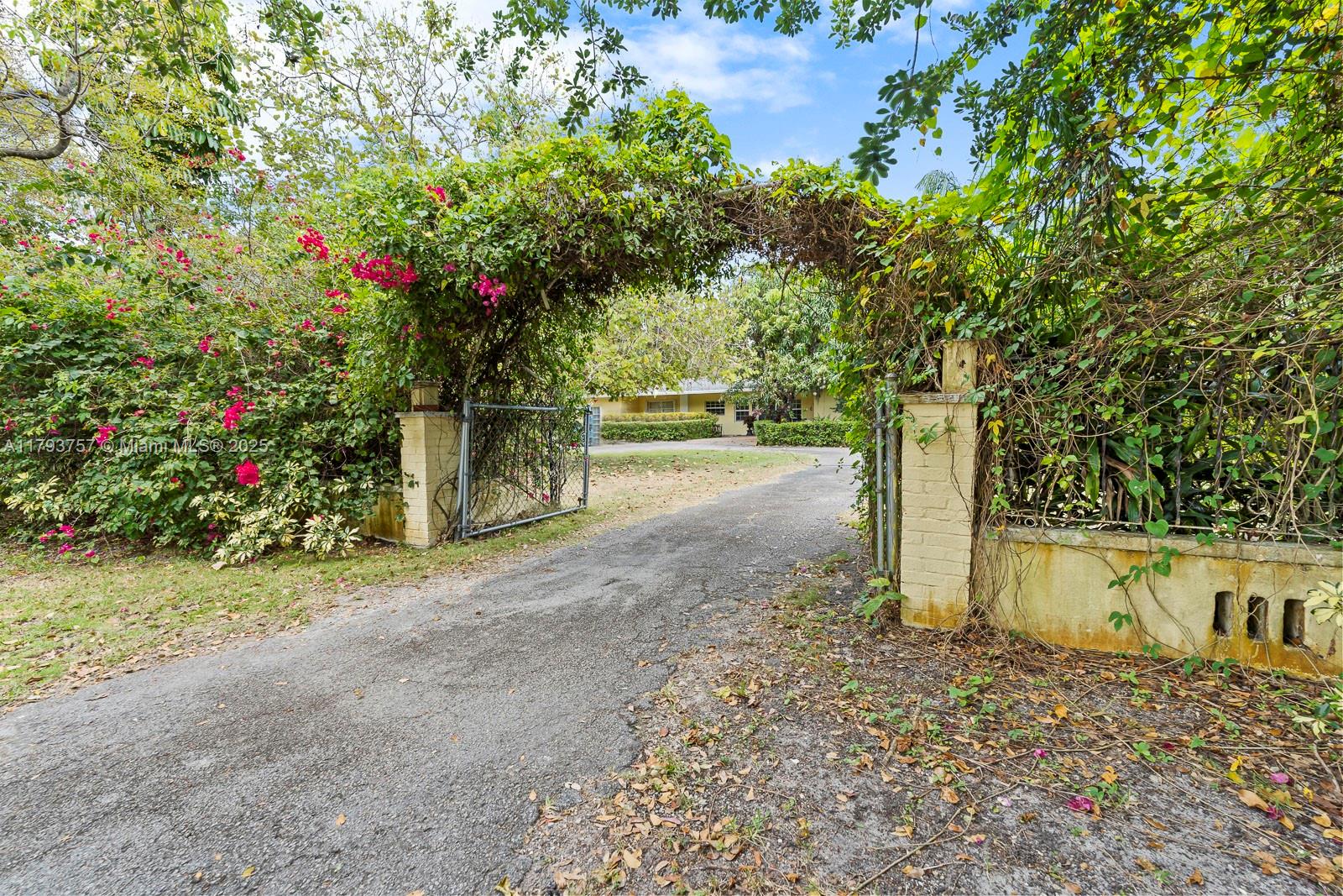 Pinecrest, Florida, 33156, United States, 4 Bedrooms Bedrooms, ,2 BathroomsBathrooms,Residential,For Sale,1794651