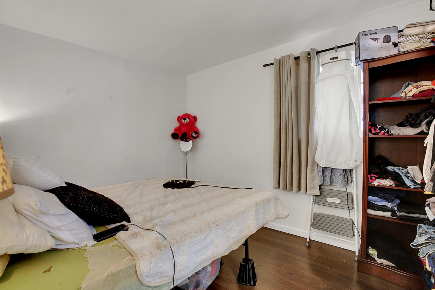 Sacramento, California, 95820, United States, 3 Bedrooms Bedrooms, ,2 BathroomsBathrooms,Residential,For Sale,1993512