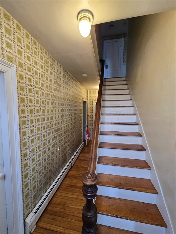 Amherst, Massachusetts, 01002, United States, 5 Bedrooms Bedrooms, ,2 BathroomsBathrooms,Residential,For Sale,1979386