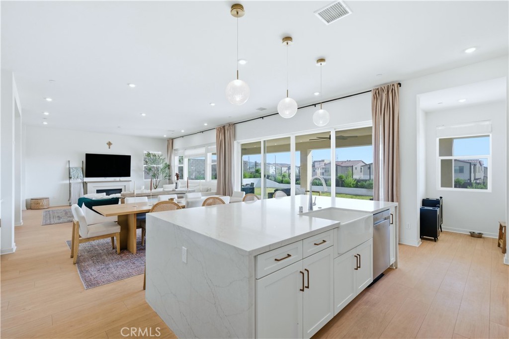 Fontana, California, 92336, United States, 4 Bedrooms Bedrooms, ,3 BathroomsBathrooms,Residential,For Sale,1995371