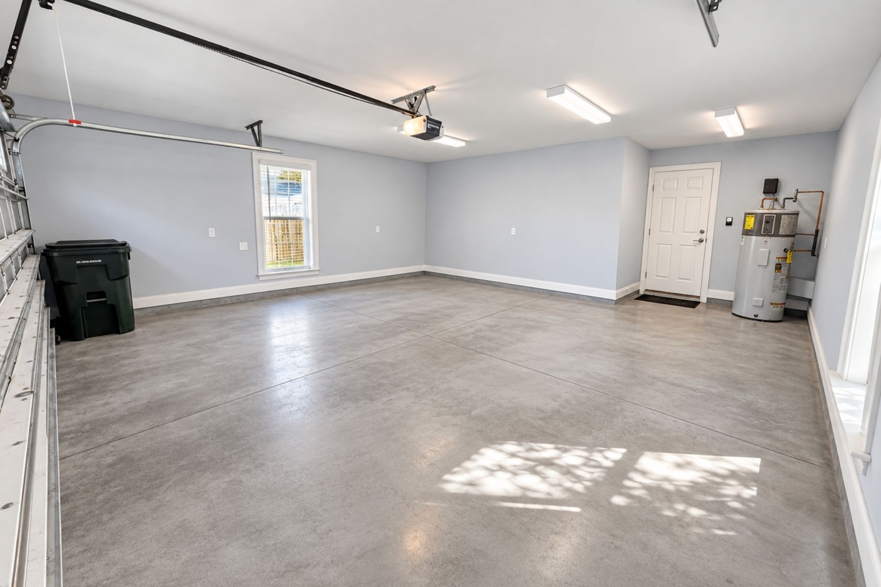  Spacious Custom Home With Energy-Efficient Design Near Schools And Everyday Serv - 物件實景