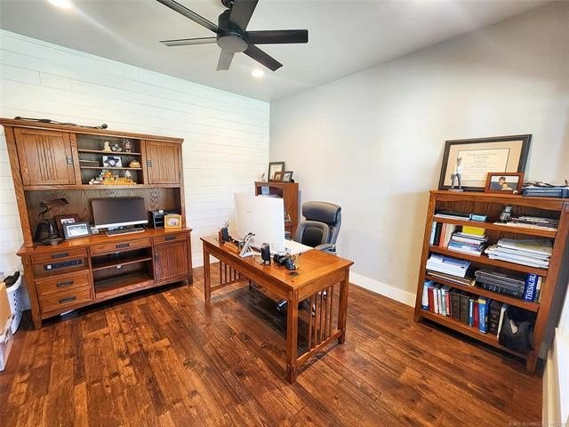 Tahlequah, Oklahoma, 74464, United States, 4 Bedrooms Bedrooms, ,4 BathroomsBathrooms,Residential,For Sale,1984008