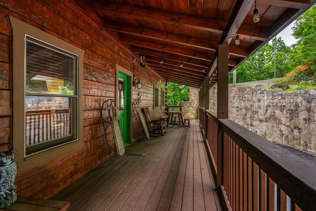 Gatlinburg, Tennessee, 37738, United States, 5 Bedrooms Bedrooms, ,6 BathroomsBathrooms,Residential,For Sale,1981295