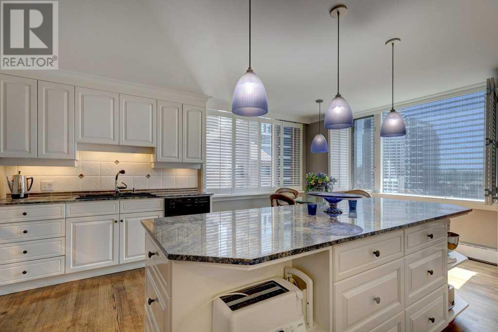 CALGARY, Alberta, T2P 3R8, CA, 2 Bedrooms Bedrooms, ,2 BathroomsBathrooms,Residential,For Sale,1908655