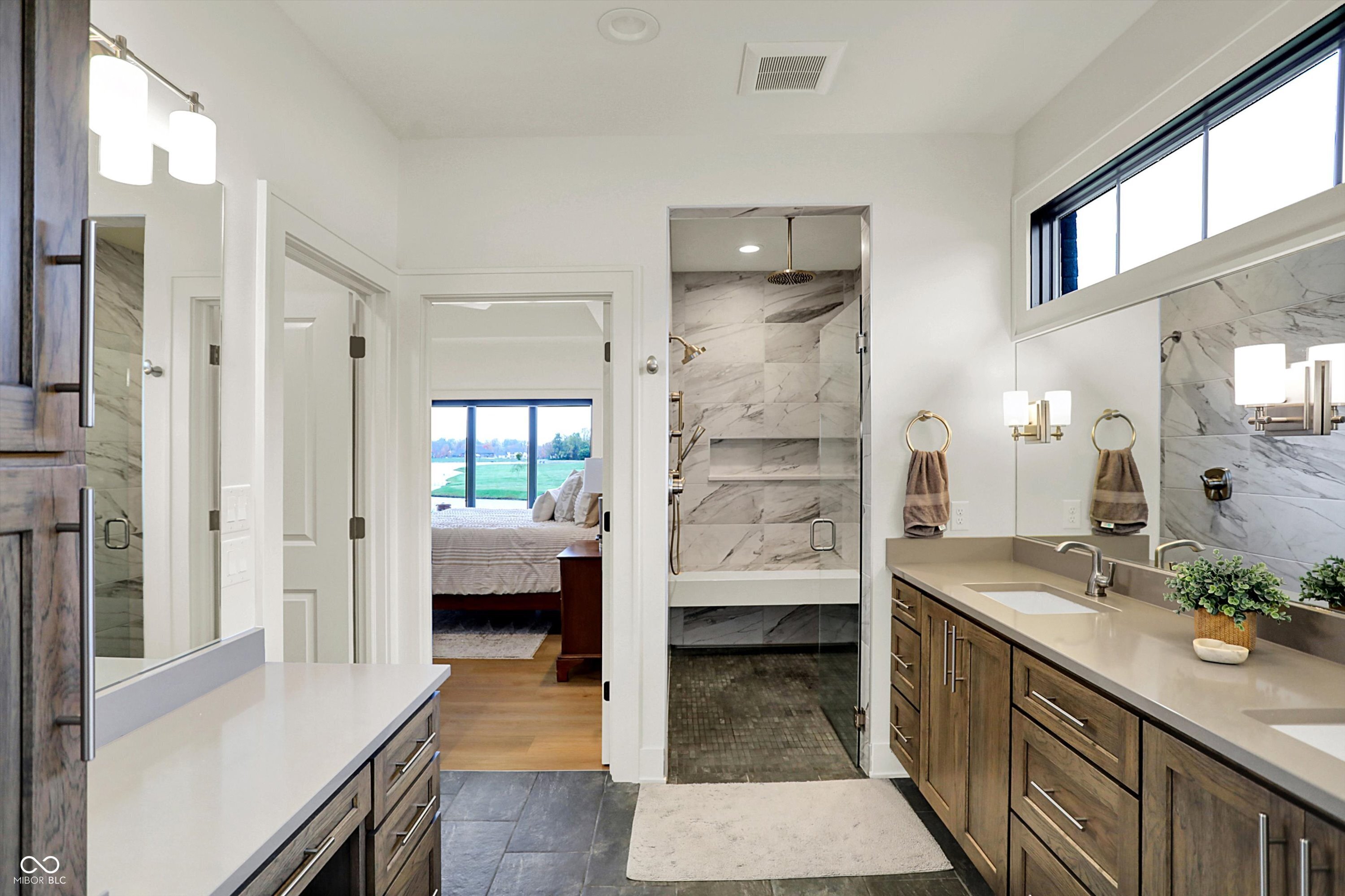 Bargersville, Indiana, 46106, United States, 5 Bedrooms Bedrooms, ,6 BathroomsBathrooms,Residential,For Sale,1983672