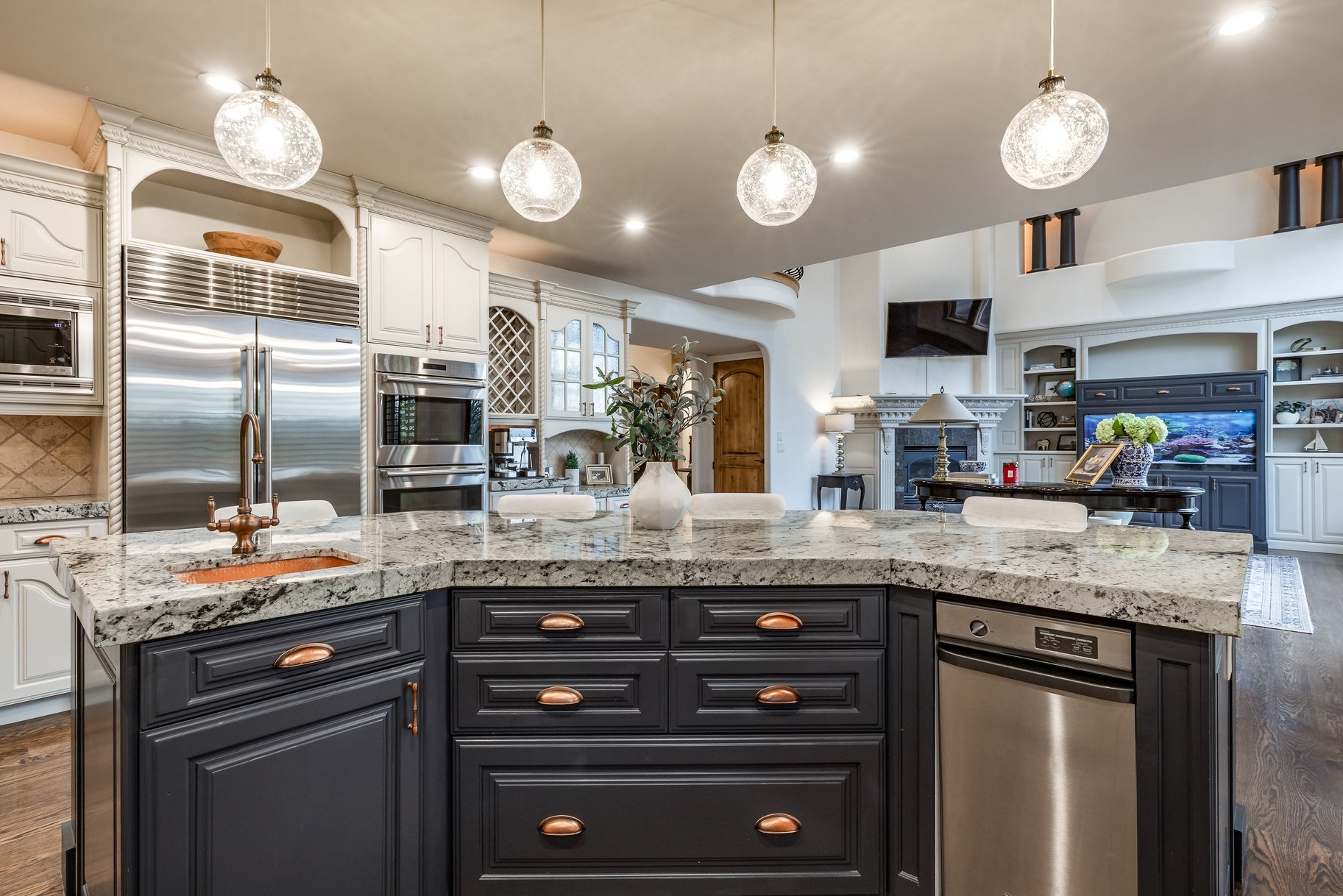  Custom 2-Story Parade Home with Dolphin Bolderscape Grotto Pool & 6 Car Garage - 物件實景