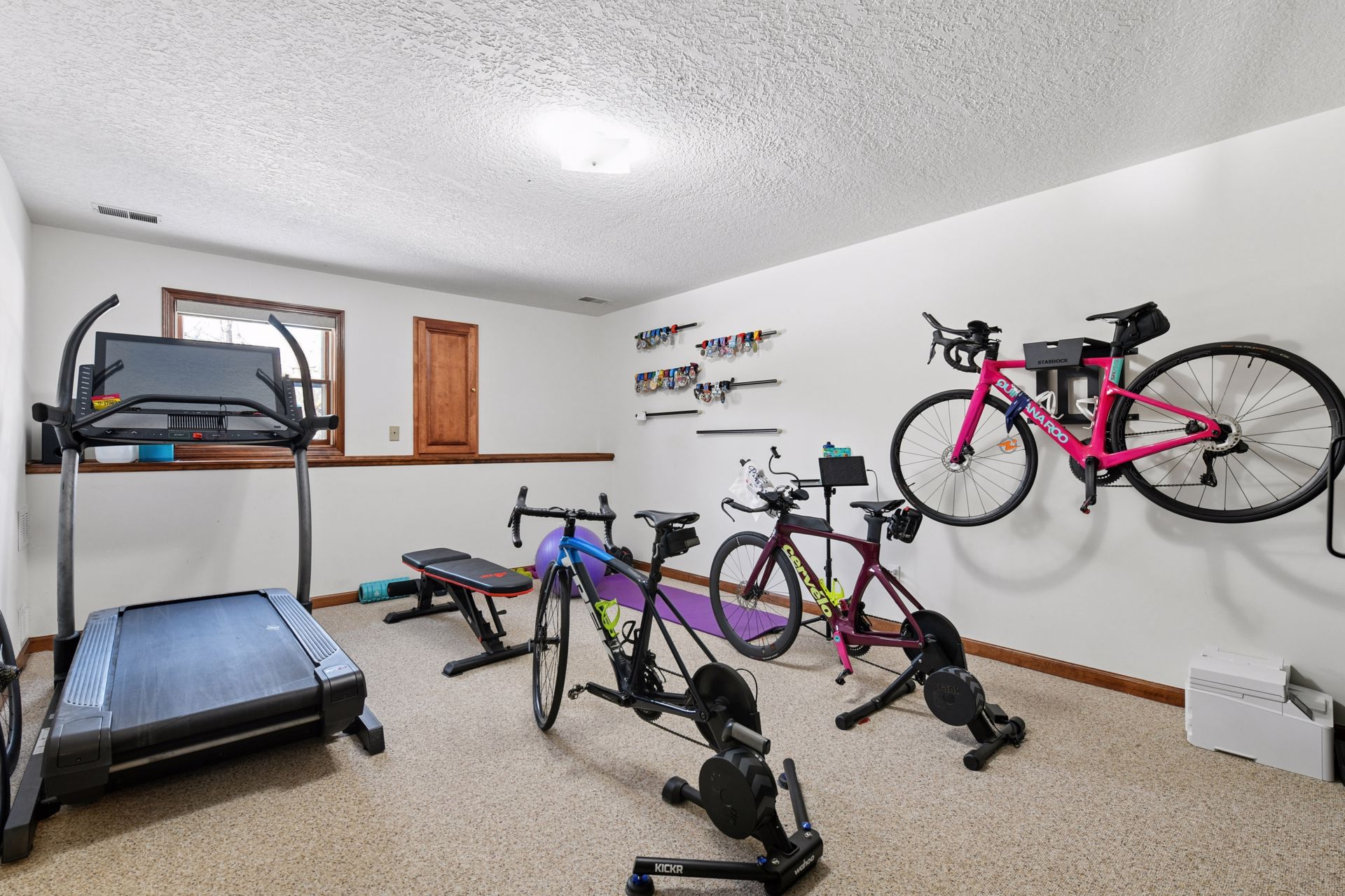  Serene Pondside Living in Edina Spacious Two-Story - 物件實景