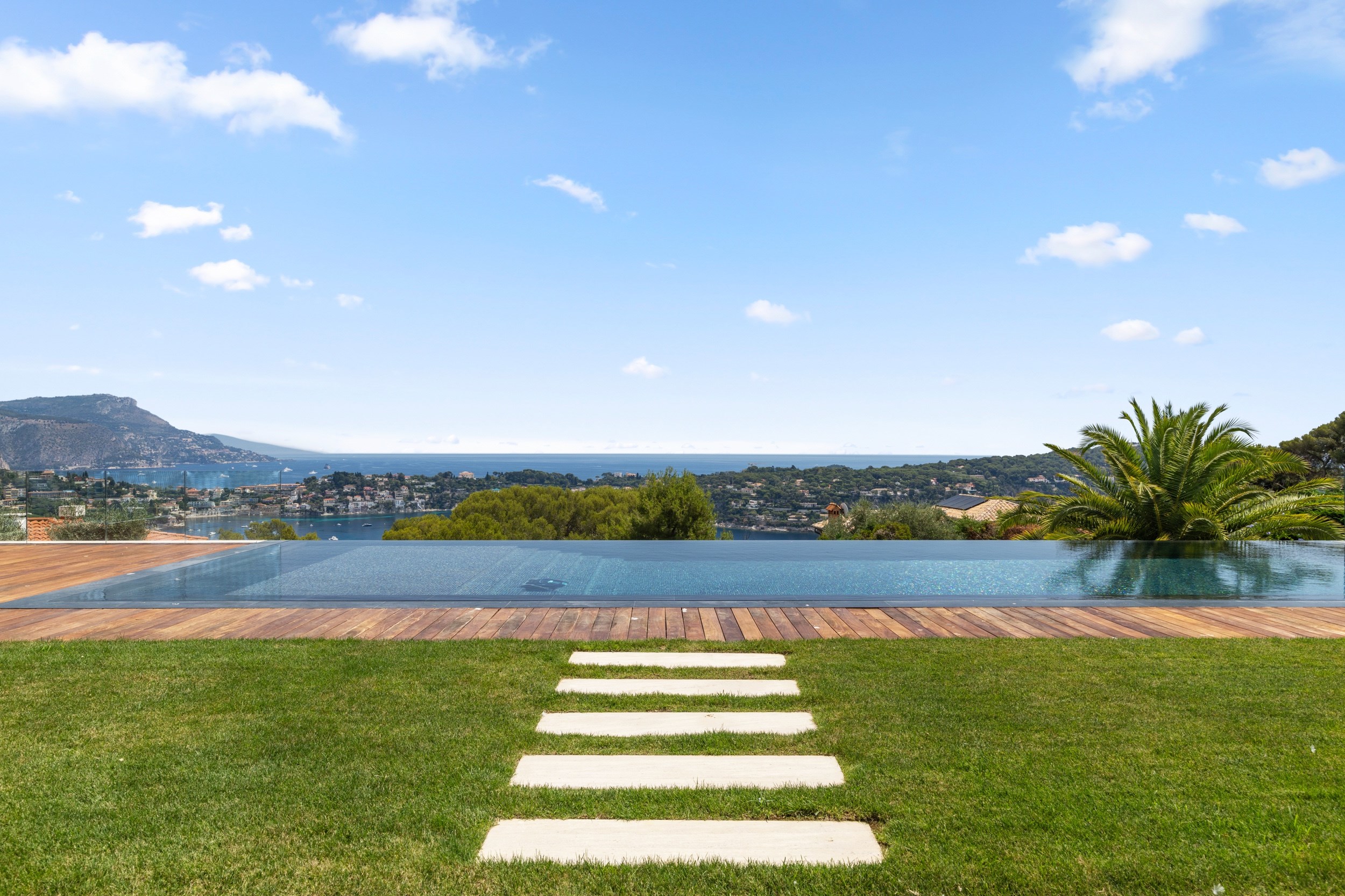  Contemporary villa with panoramic sea views for sale in Nice Mont Boron - 物件實景