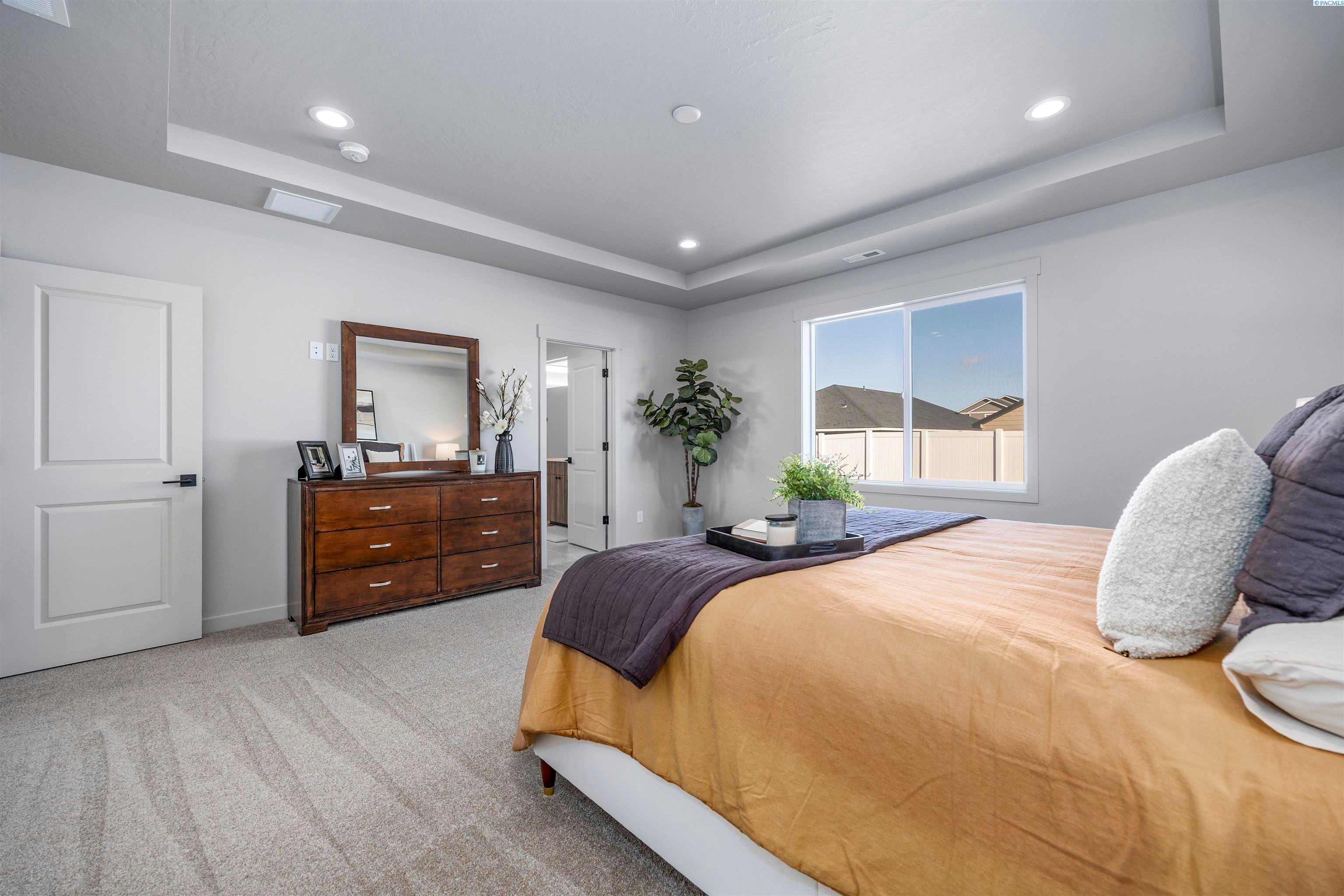 Richland, Washington, 99352, United States, 3 Bedrooms Bedrooms, ,3 BathroomsBathrooms,Residential,For Sale,1976143