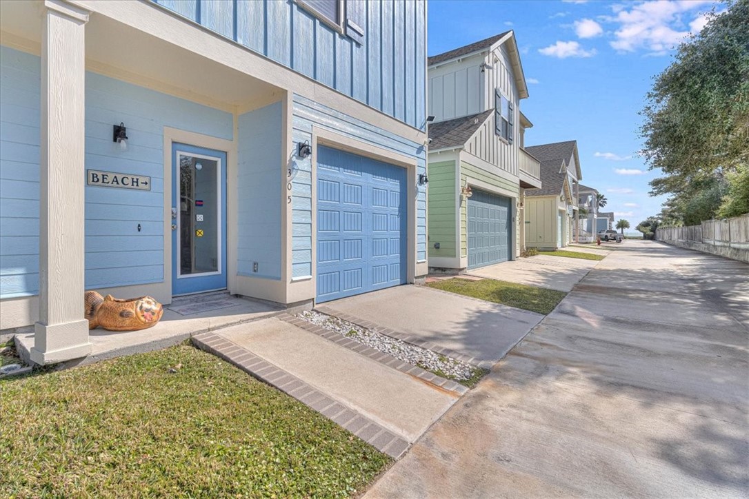 Rockport, Texas, 78382, United States, 3 Bedrooms Bedrooms, ,3 BathroomsBathrooms,Residential,For Sale,1711984