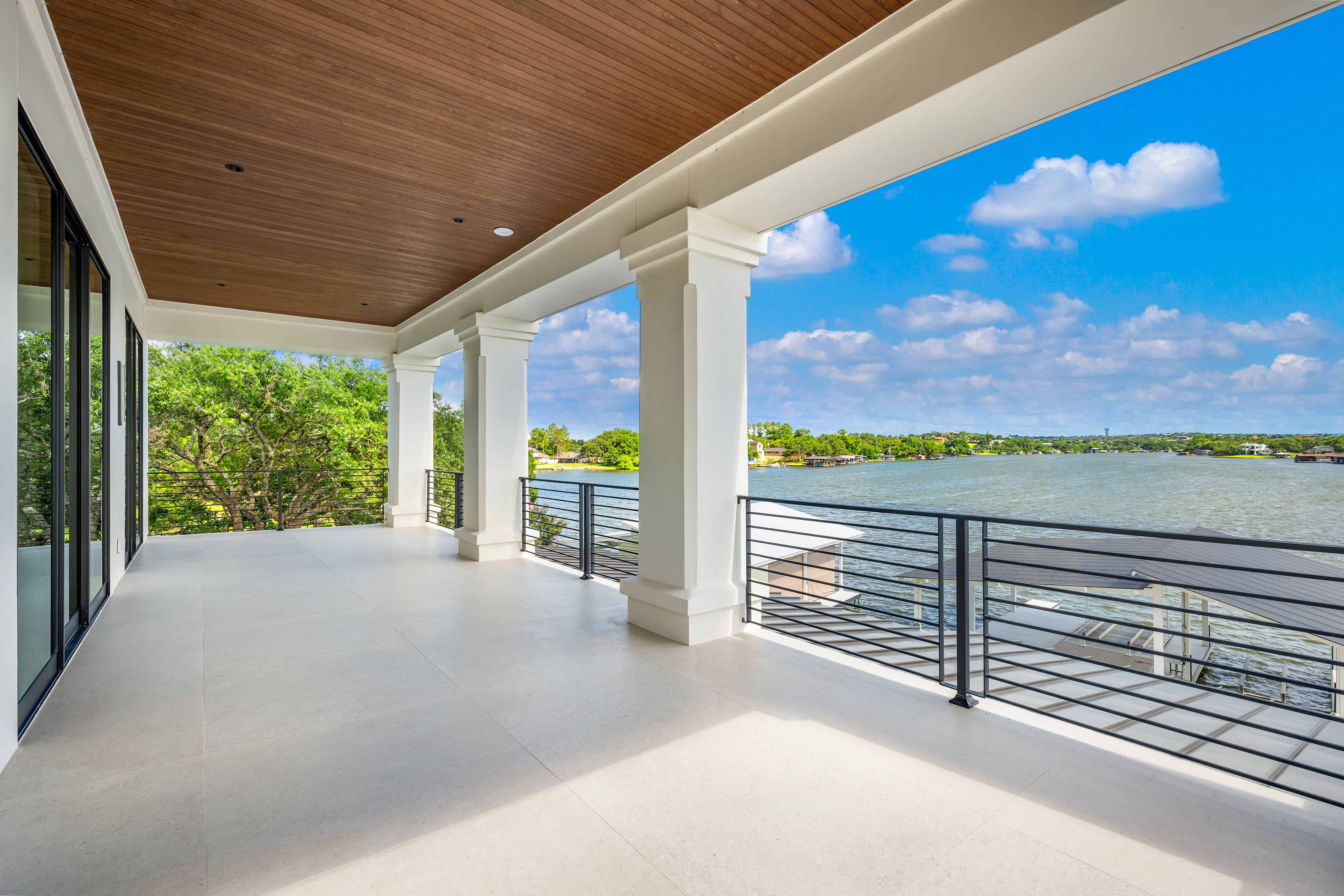  Architectural Lakefront Masterpiece on Skyline Drive by Paul Allen Custom Homes - 物件實景