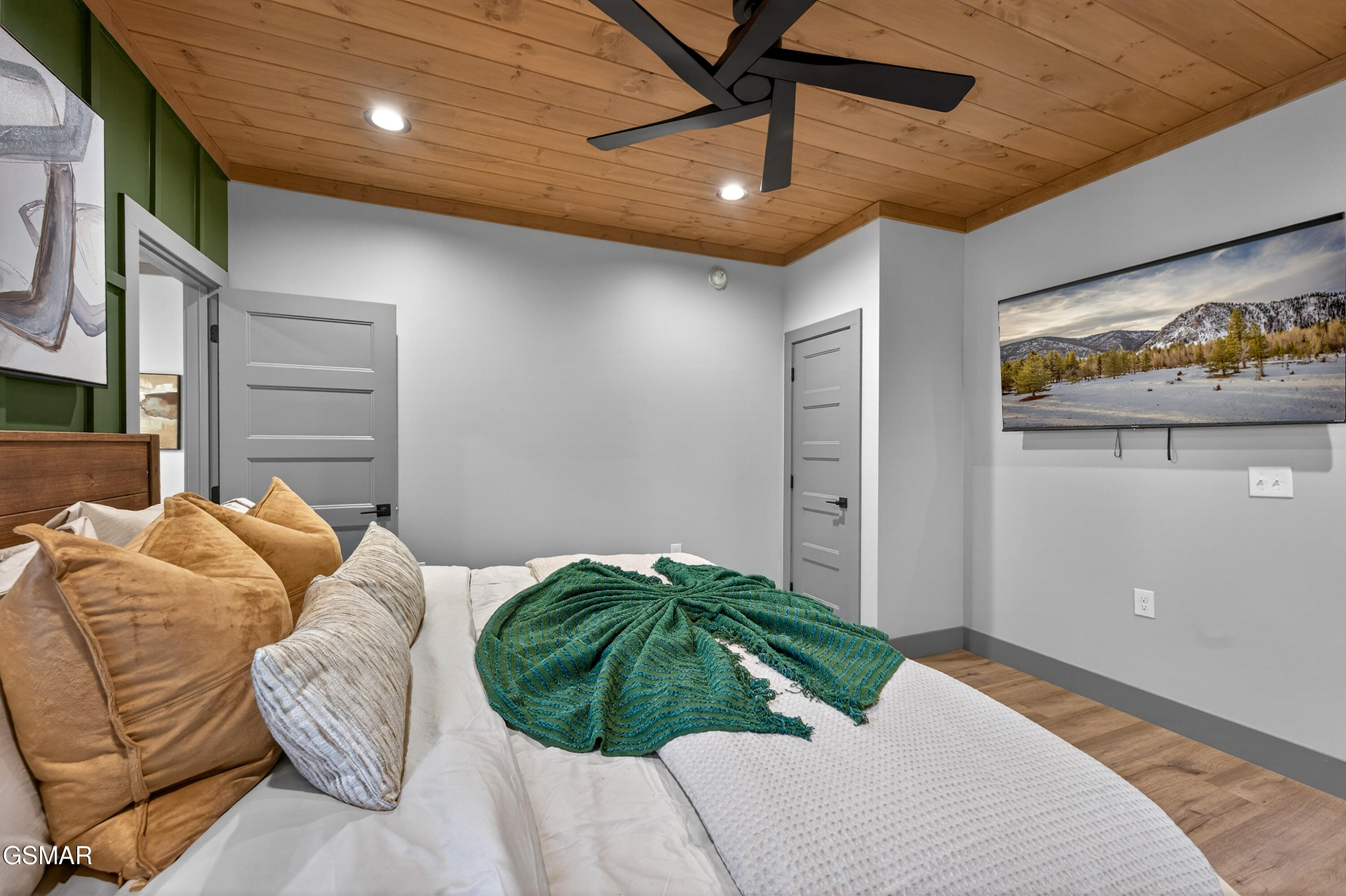 Sevierville, Tennessee, 37862, United States, 5 Bedrooms Bedrooms, ,7 BathroomsBathrooms,Residential,For Sale,2008149