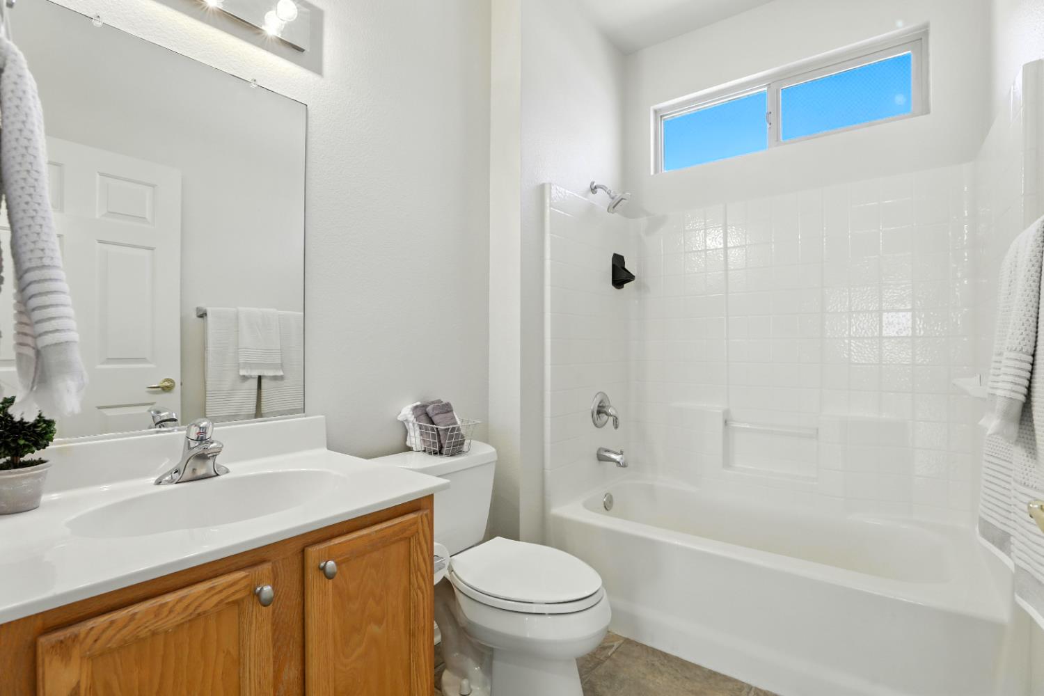 Lincoln, California, 95648, United States, 2 Bedrooms Bedrooms, ,2 BathroomsBathrooms,Residential,For Sale,1910856
