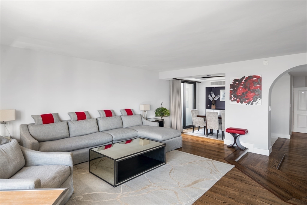 Boston, Massachusetts, 02110, United States, 1 Bedroom Bedrooms, ,2 BathroomsBathrooms,Residential,For Sale,1745090