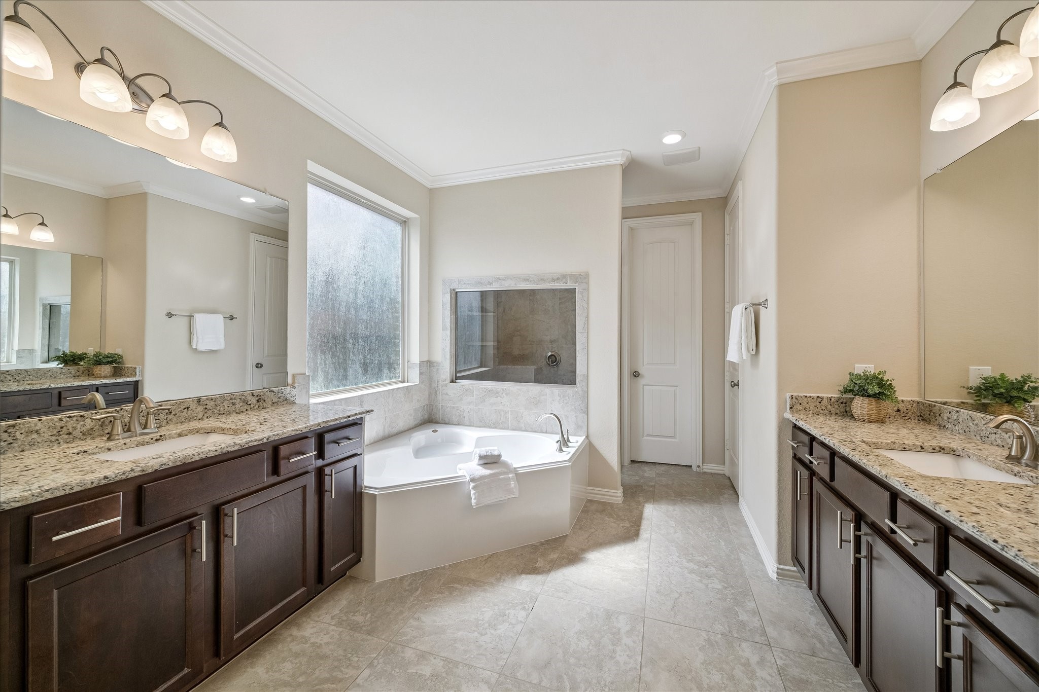  6228 Watford Drive - 物件實景