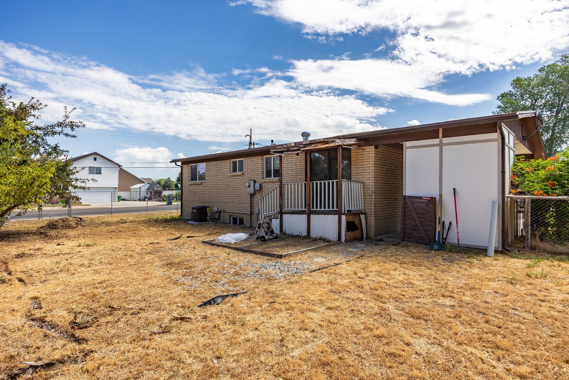  Investor Opportunity in Sandy: Below Market Value, Huge Upside Potential - 物件實景