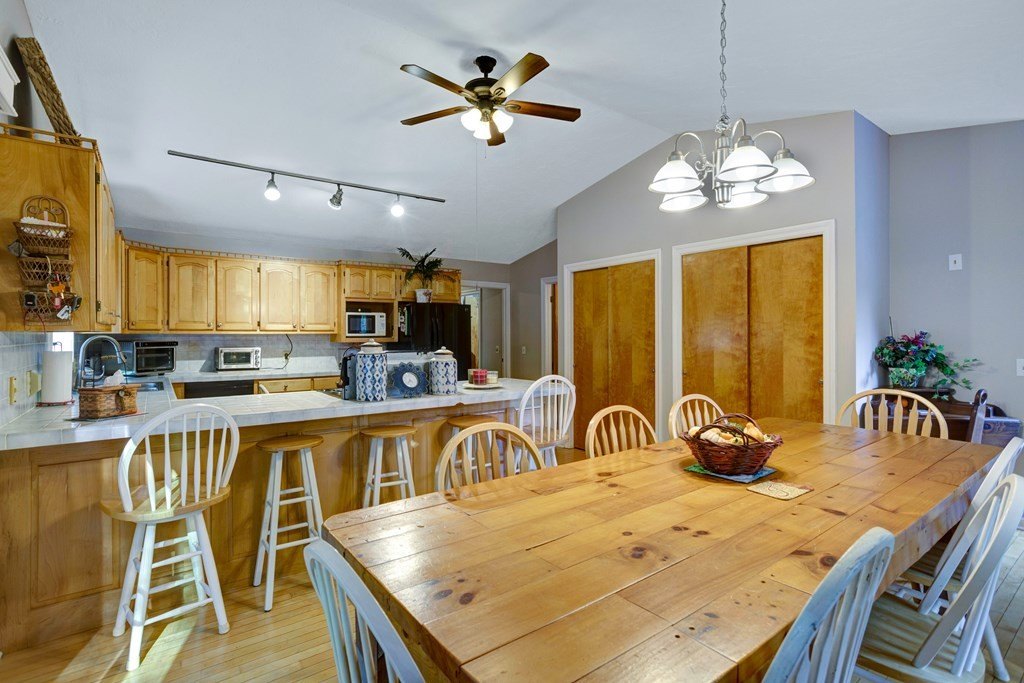 Hiawassee, Georgia, 30546, United States, 2 Bedrooms Bedrooms, ,3 BathroomsBathrooms,Residential,For Sale,1979579