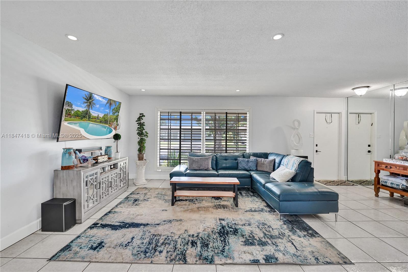 Plantation, Florida, 33313, United States, 4 Bedrooms Bedrooms, ,2 BathroomsBathrooms,Residential,For Sale,1903667