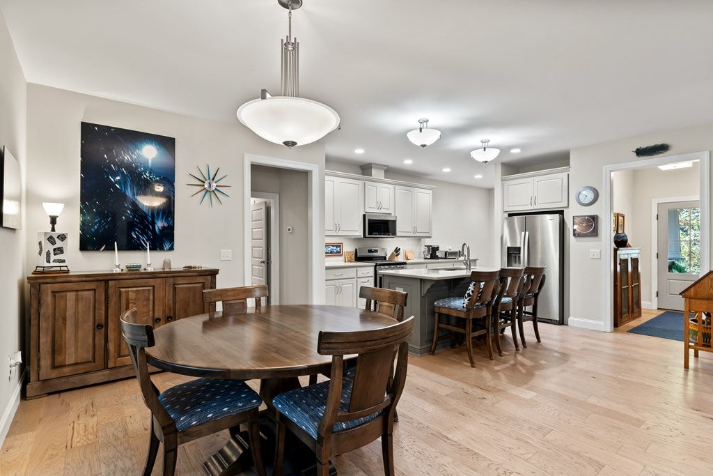 Ellijay, Georgia, 30536, United States, 3 Bedrooms Bedrooms, ,2 BathroomsBathrooms,Residential,For Sale,1987924