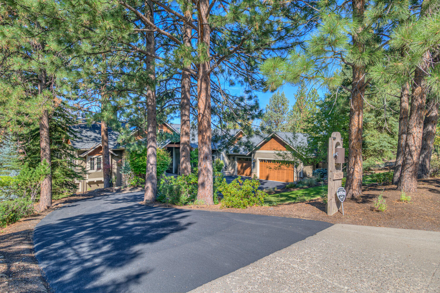 Bend, Oregon, 97703, United States, 4 Bedrooms Bedrooms, ,5 BathroomsBathrooms,Residential,For Sale,1979123