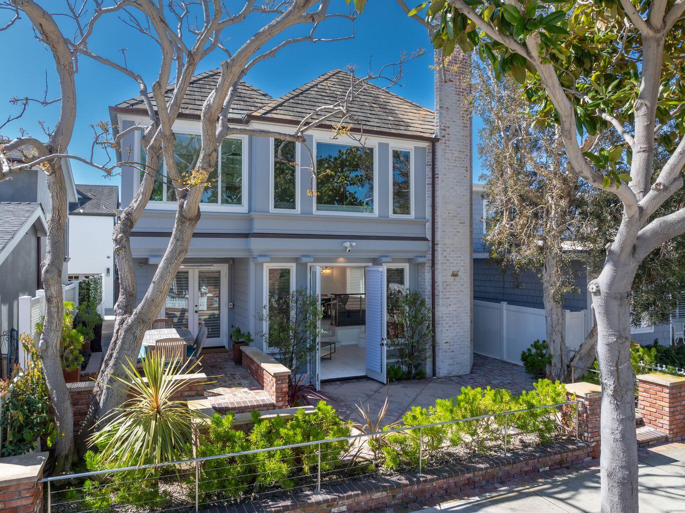 Newport Beach, California, 92661, United States, 4 Bedrooms Bedrooms, ,4 BathroomsBathrooms,Residential,For Sale,1849950