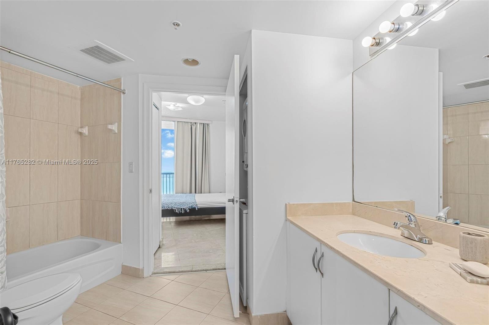 Miami, Florida, 33132, United States, 2 Bedrooms Bedrooms, ,2 BathroomsBathrooms,Residential,For Sale,1739063