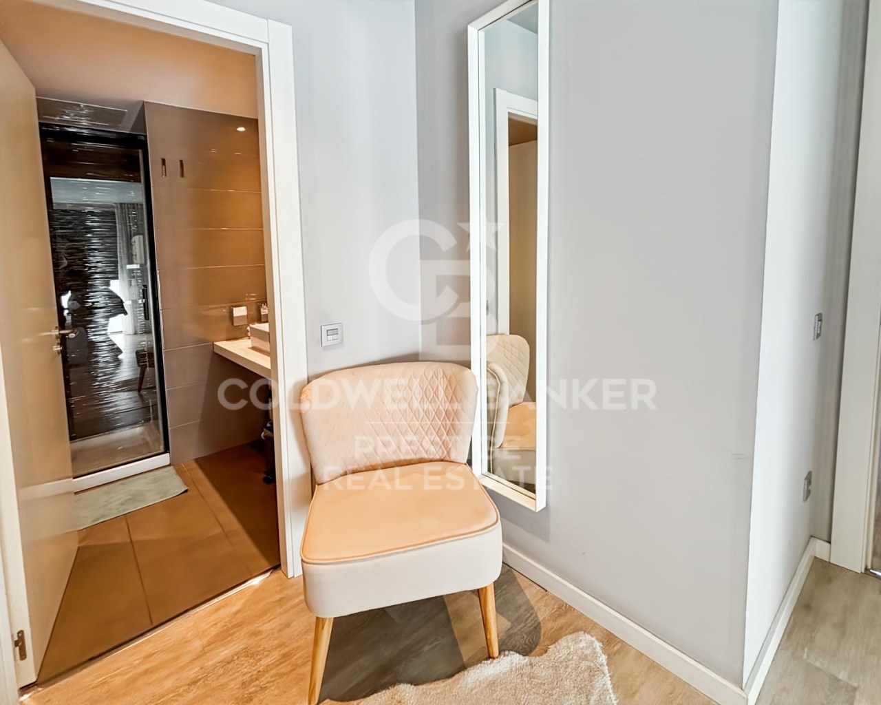 Barcelona, Catalonia, ES, 4 Bedrooms Bedrooms, ,3 BathroomsBathrooms,Residential,For Sale,1804639