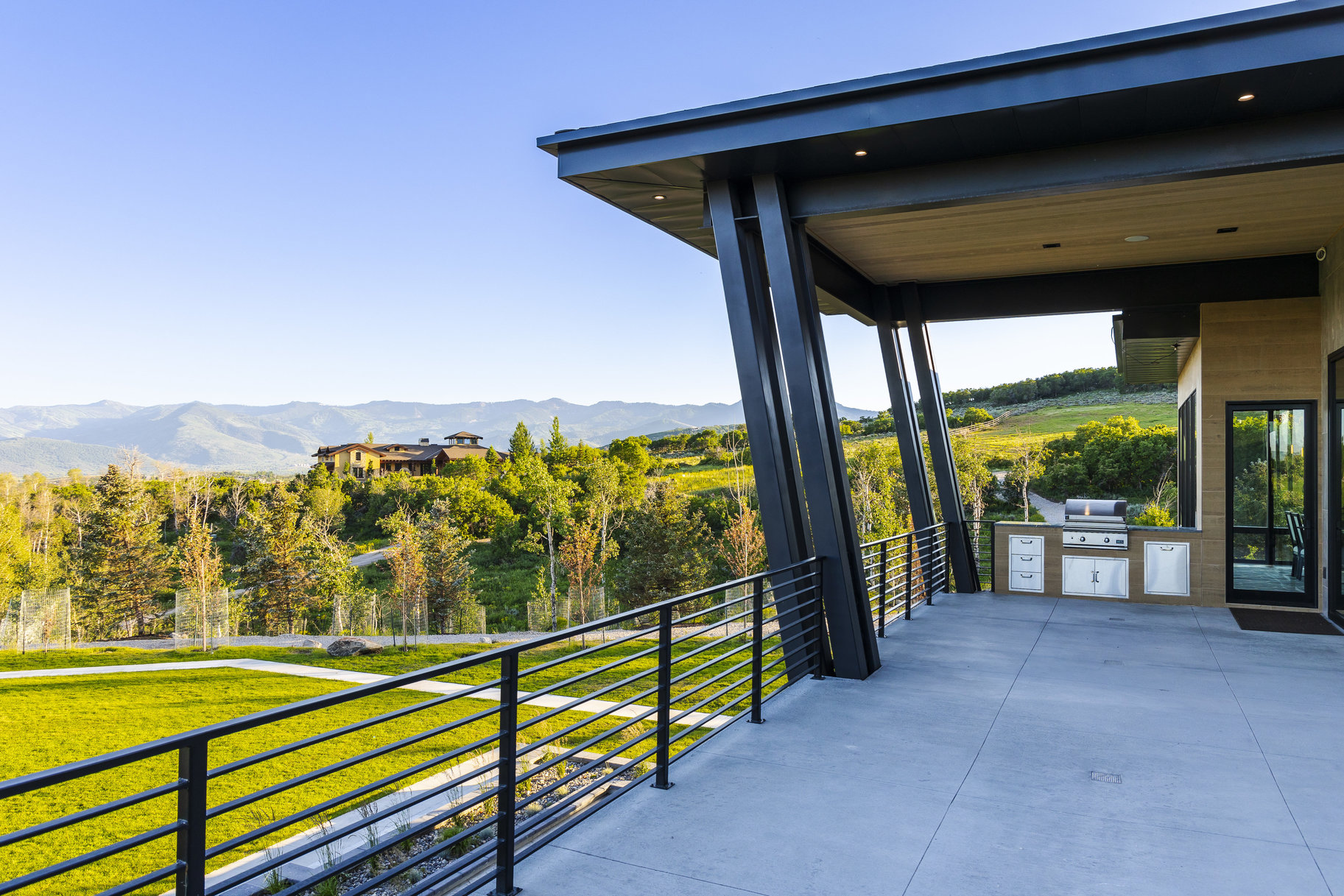  A RARE MODERN MOUNTAIN ESTATE WITH AN EXTRAORDINARY EQUESTRIAN FACILITY - 物件實景