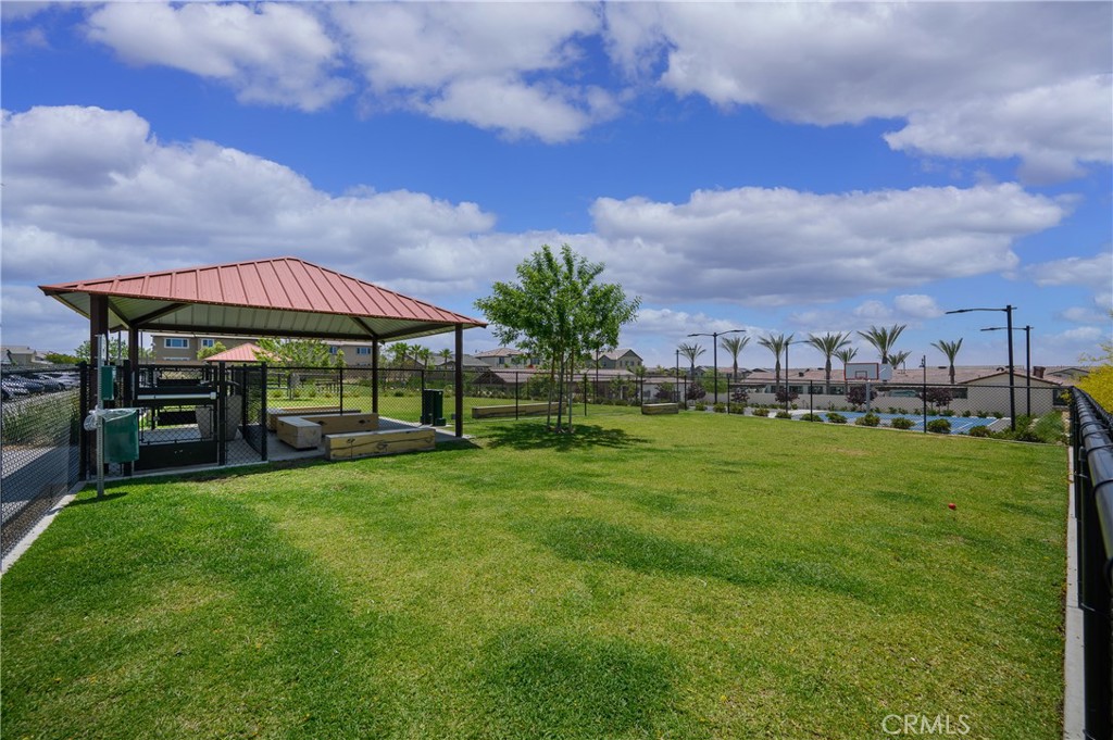 Fontana, California, 92336, United States, 3 Bedrooms Bedrooms, ,2 BathroomsBathrooms,Residential,For Sale,1881088