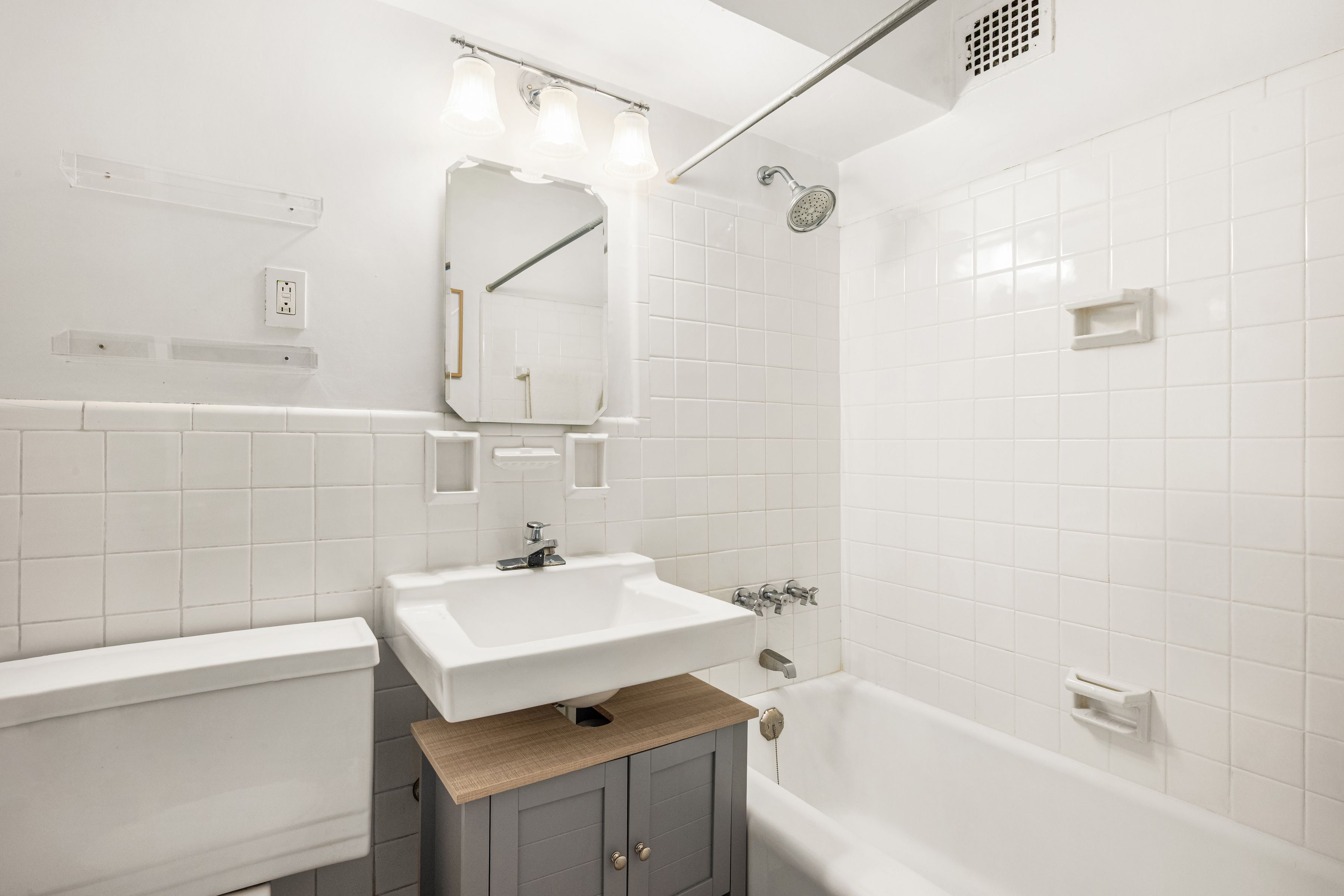 333 East 55th St, 8H: Spacious 1 Bedroom - 物件實景