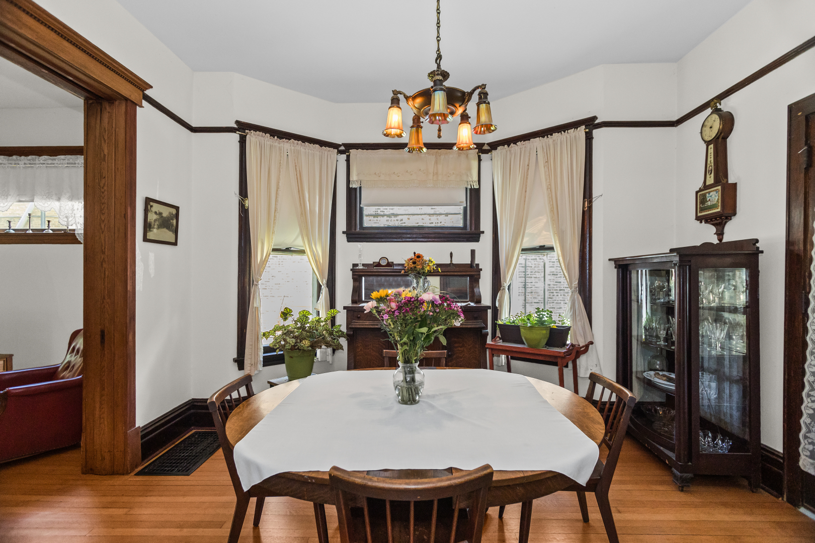 Evanston, Illinois, 60202, United States, 4 Bedrooms Bedrooms, ,1 BathroomBathrooms,Residential,For Sale,1903788