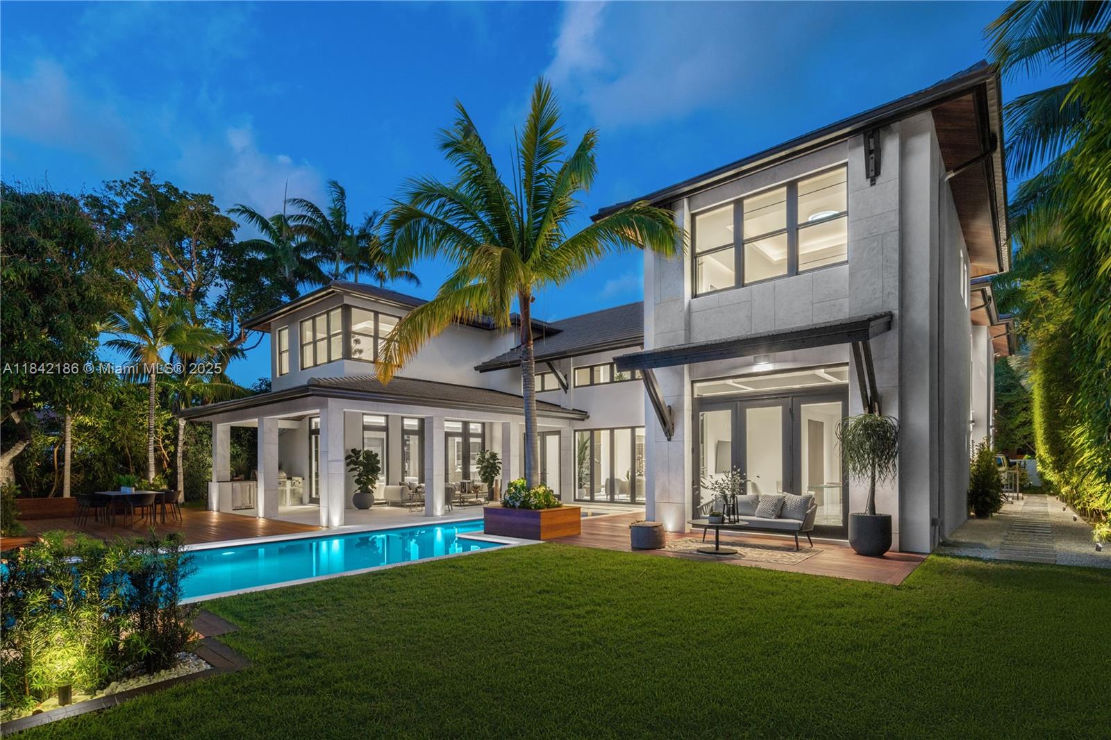 Miami, Florida, 33137, United States, 6 Bedrooms Bedrooms, ,7 BathroomsBathrooms,Residential,For Sale,1903270