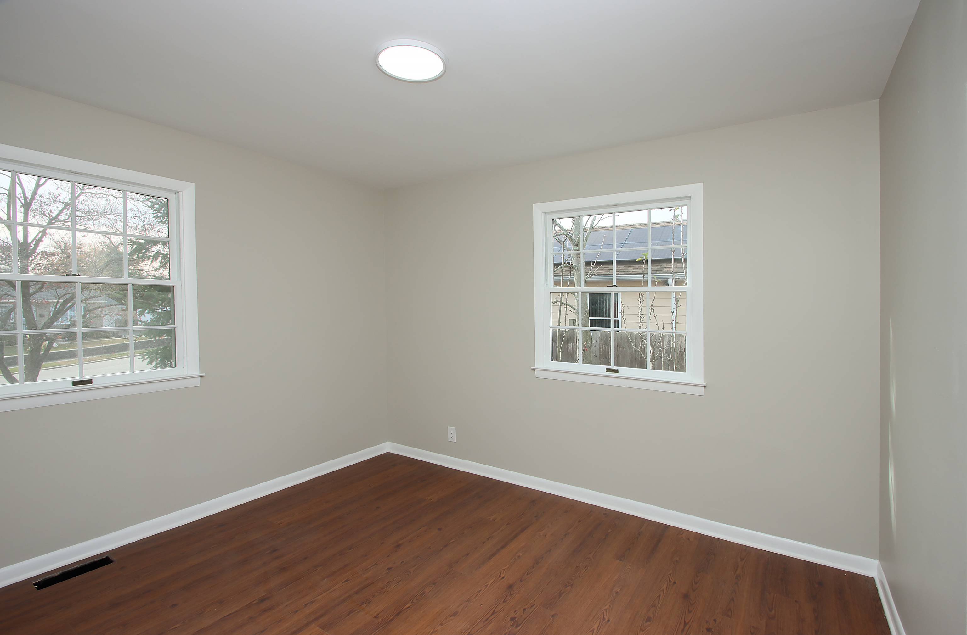 Milford, Connecticut, 06460, United States, 4 Bedrooms Bedrooms, ,2 BathroomsBathrooms,Residential,For Sale,1993433