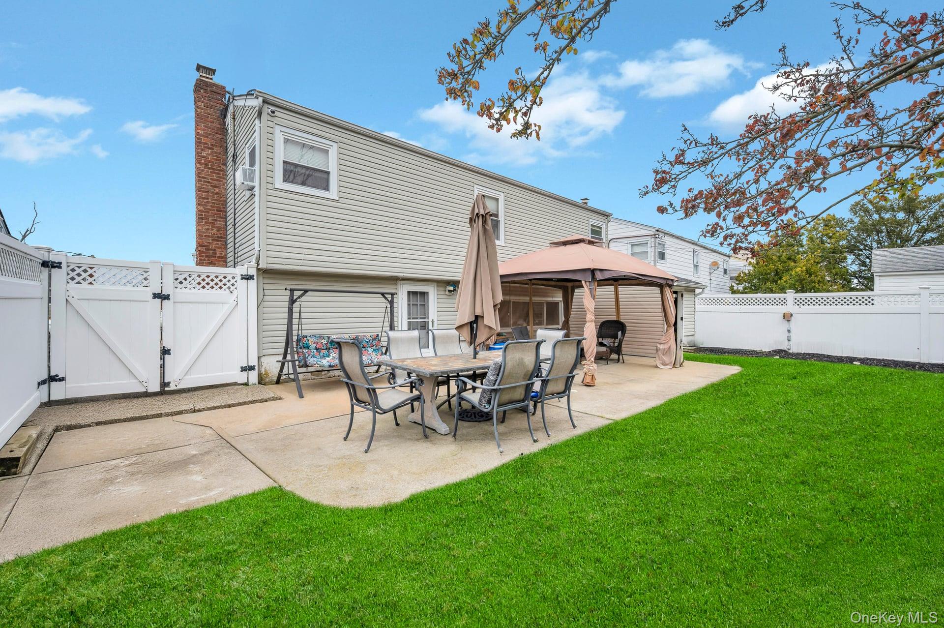 Freeport, New York, 11520, United States, 3 Bedrooms Bedrooms, ,2 BathroomsBathrooms,Residential,For Sale,1998348