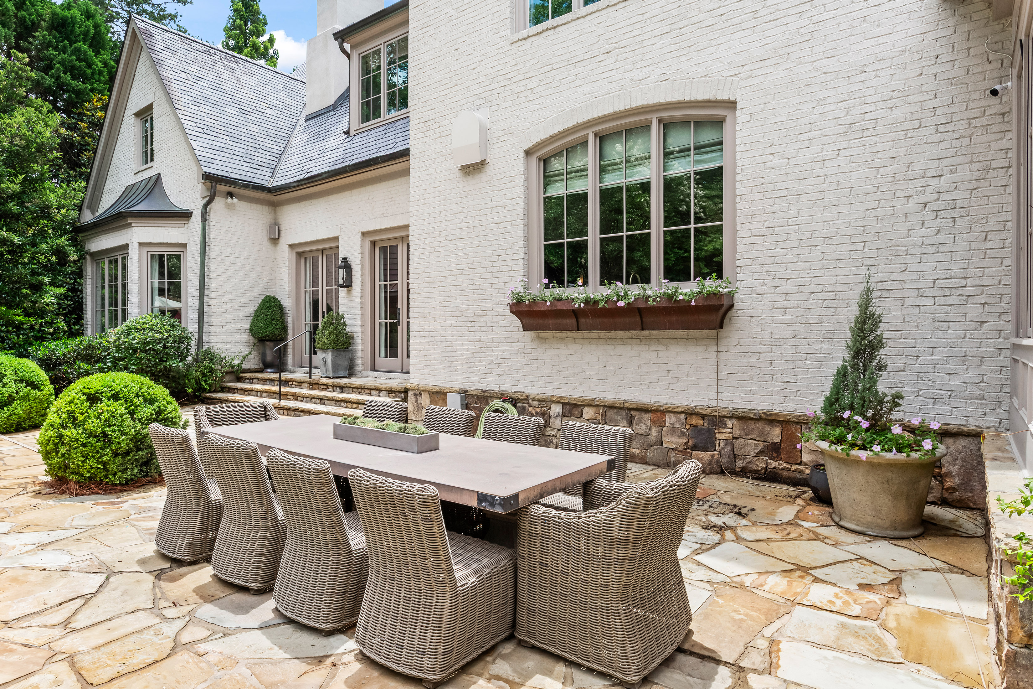  Stunning Custom-designed Home with Exceptional Indoor-Outdoor Living - 物件實景