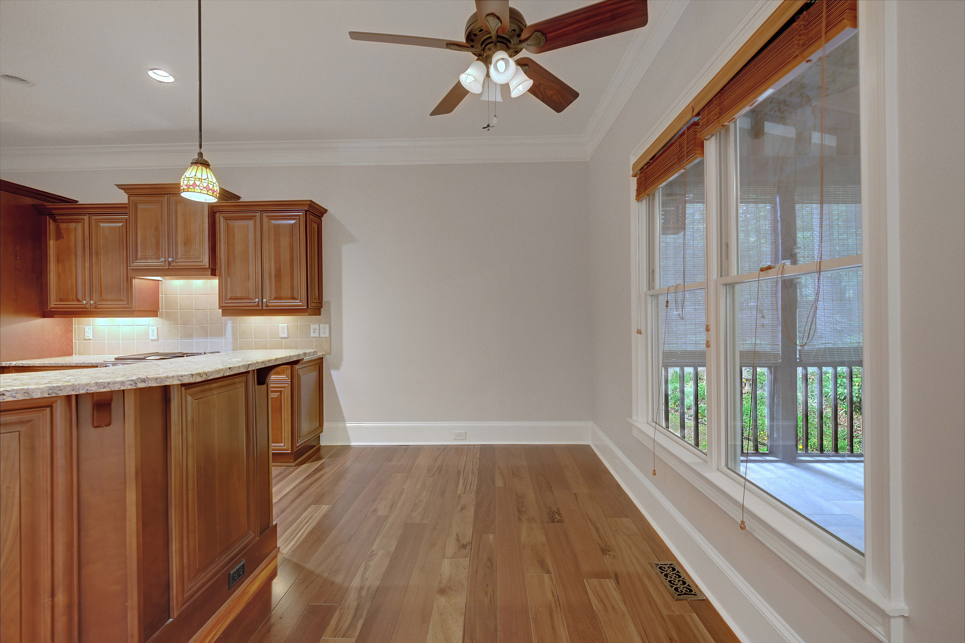  Sandy Springs Townhome Lives Like a Single Family Residence - 物件實景